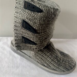 BearPaw Gray Knit Women's Boots Size 7